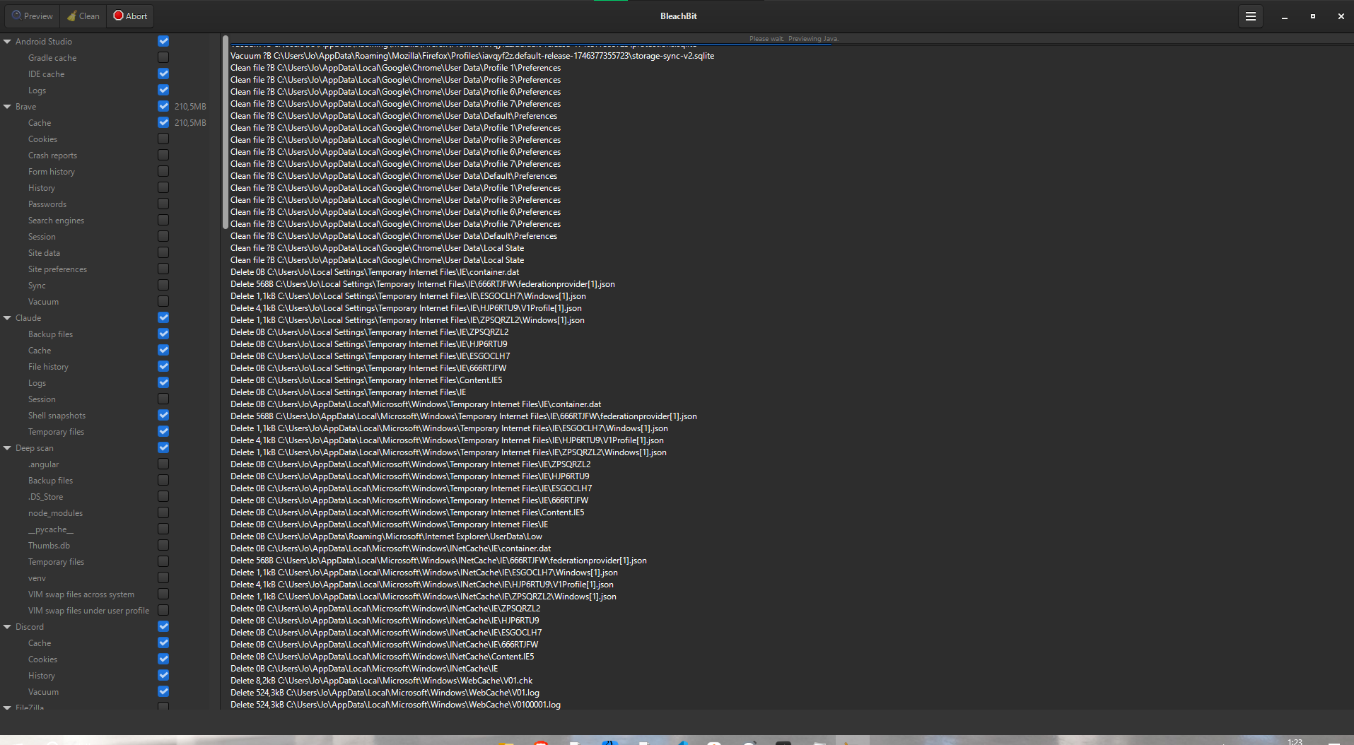 BleachBit cleaning temporary files and freeing disk space